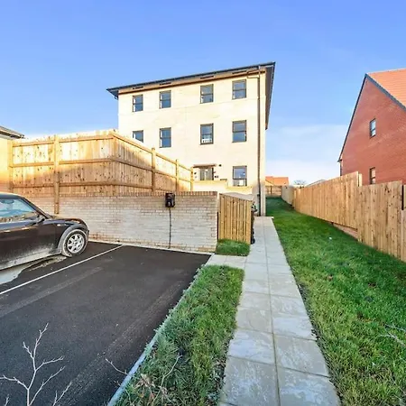 Opulent 2br 2ba House With Free Parking Leeds (West Yorkshire)