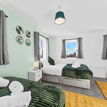 Opulent 2br 2ba House With Free Parking Semesterbostad *