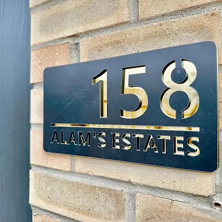 Opulent 2br 2ba House With Free Parking Semesterbostad