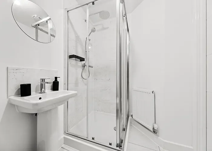 Opulent 2br 2ba House With Free Parking Leeds (West Yorkshire)