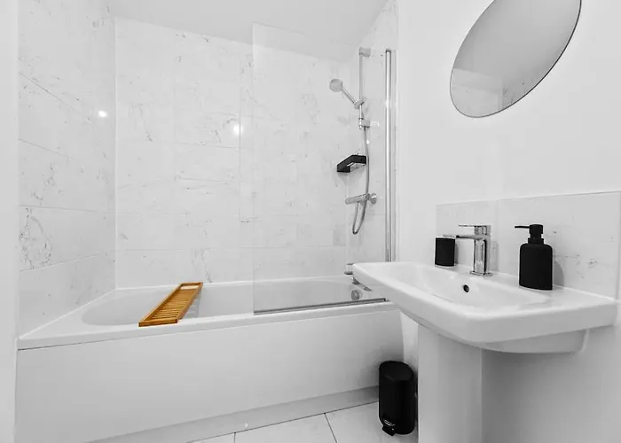 Opulent 2br 2ba House With Free Parking Semesterbostad Leeds (West Yorkshire)