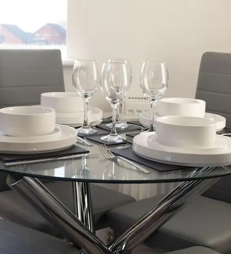 Opulent 2br 2ba House With Free Parking * Leeds (West Yorkshire)