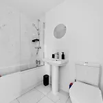 Opulent 2br 2ba House With Free Parking *