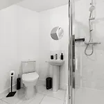 Opulent 2br 2ba House With Free Parking