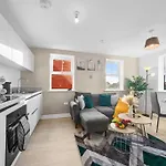Opulent 2br 2ba House With Free Parking 利兹