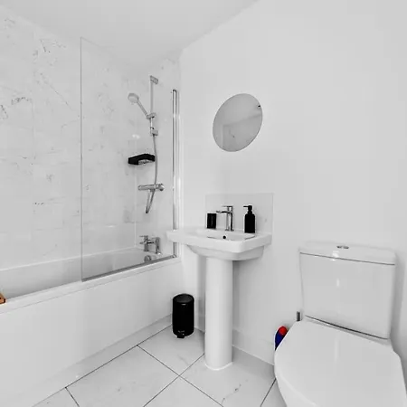 Opulent 2br 2ba House With Free Parking *