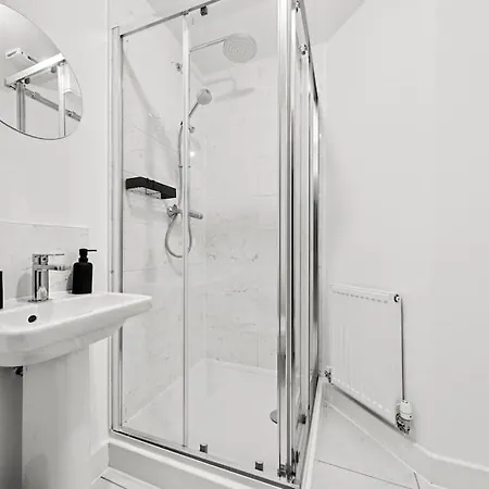 Opulent 2br 2ba House With Free Parking Лидс