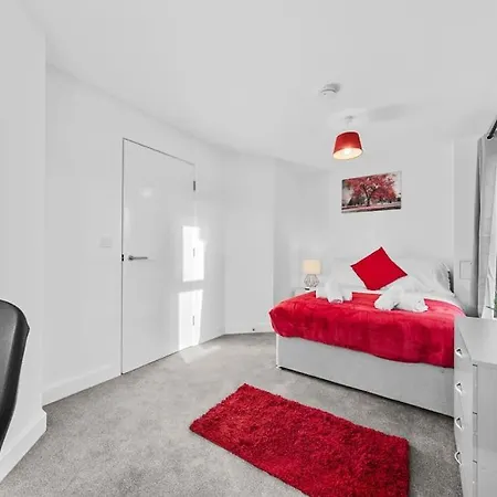 Opulent 2br 2ba House With Free Parking 度假居
