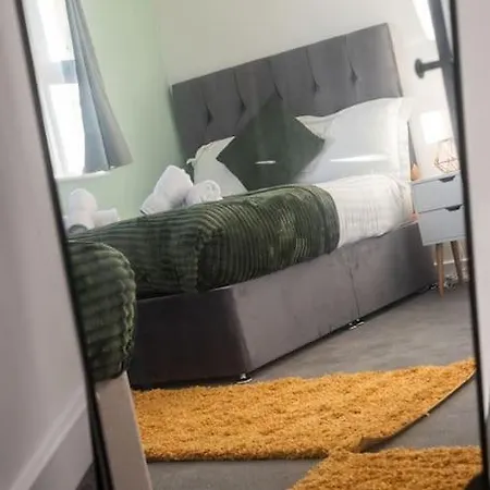 Holiday home Opulent 2br 2ba House With Free Parking *