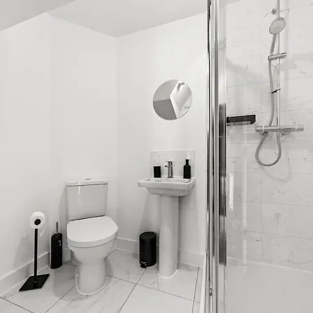 Opulent 2br 2ba House With Free Parking