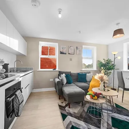 Opulent 2br 2ba House With Free Parking Лидс