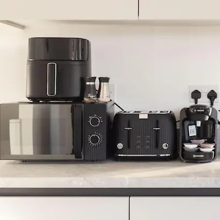 Opulent 2br 2ba House With Free Parking * Leeds (West Yorkshire)