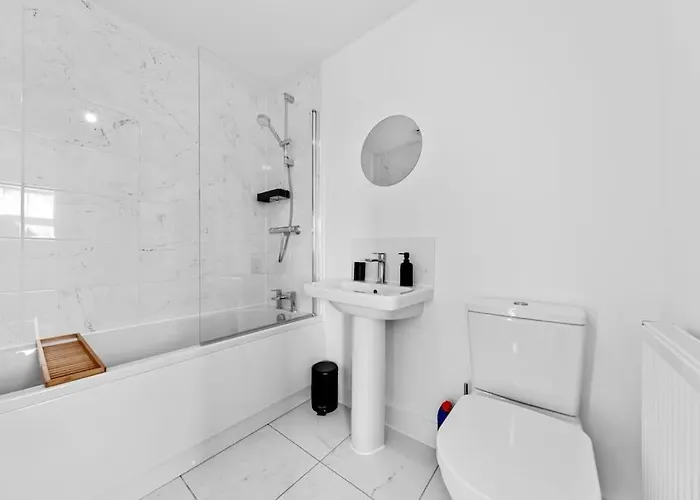 Opulent 2br 2ba House With Free Parking *