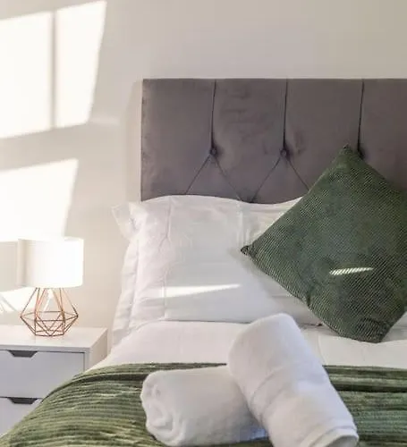 Opulent 2br 2ba House With Free Parking * Leeds (West Yorkshire)