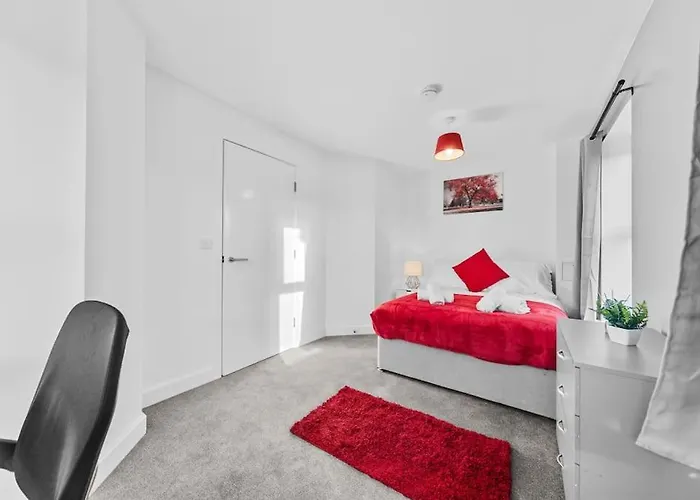 Opulent 2br 2ba House With Free Parking Holiday home