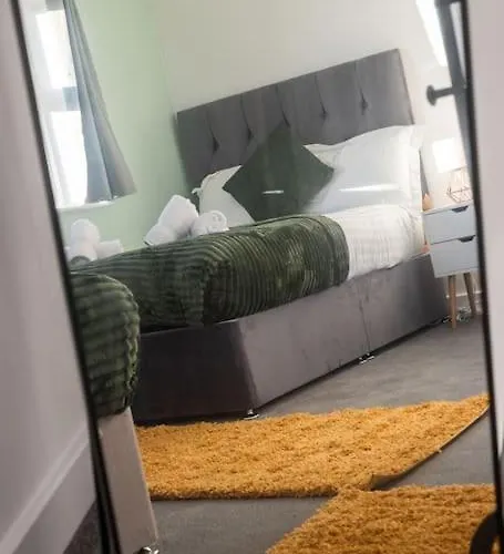 Holiday home Opulent 2br 2ba House With Free Parking *