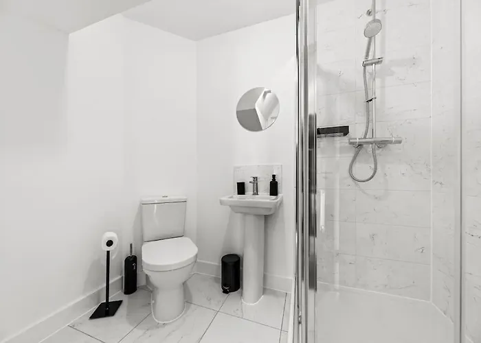 Opulent 2br 2ba House With Free Parking