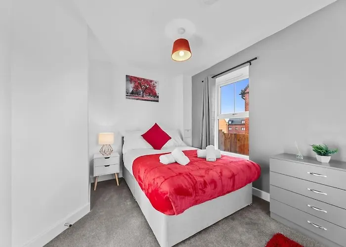 Holiday home Opulent 2br 2ba House With Free Parking *