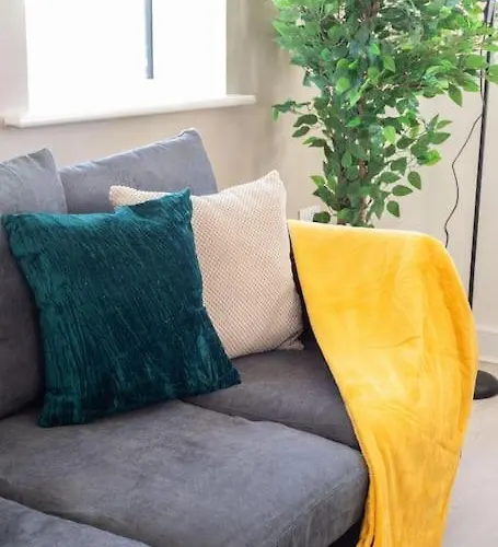 Opulent 2br 2ba House With Free Parking Holiday home Leeds (West Yorkshire)