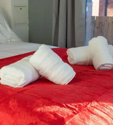 Opulent 2br 2ba House With Free Parking