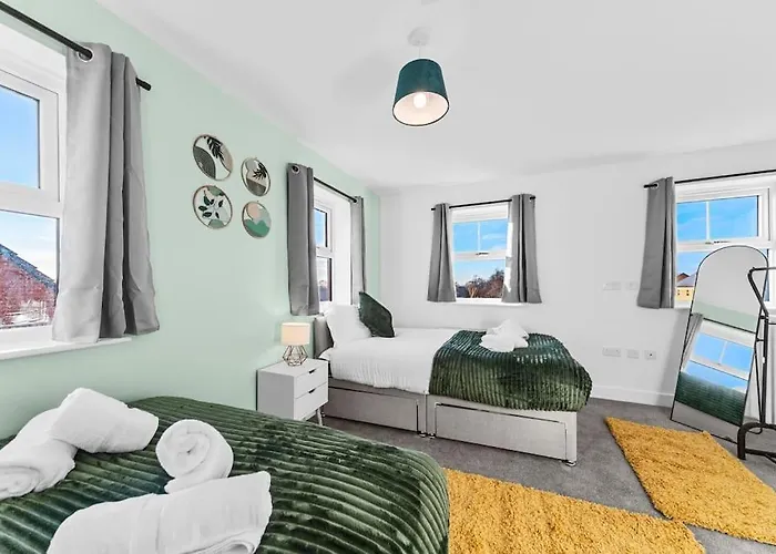 Opulent 2br 2ba House With Free Parking Holiday home *