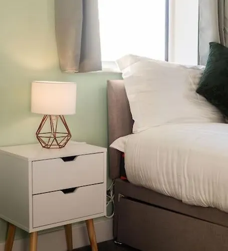 Opulent 2br 2ba House With Free Parking Holiday home *