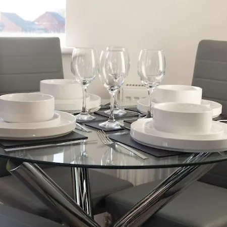 Opulent 2br 2ba House With Free Parking * 利兹