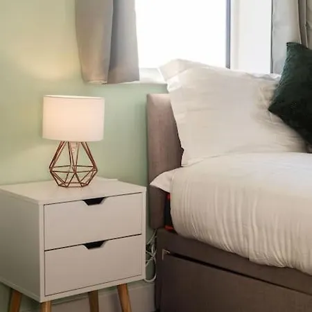 Opulent 2br 2ba House With Free Parking 度假居 *